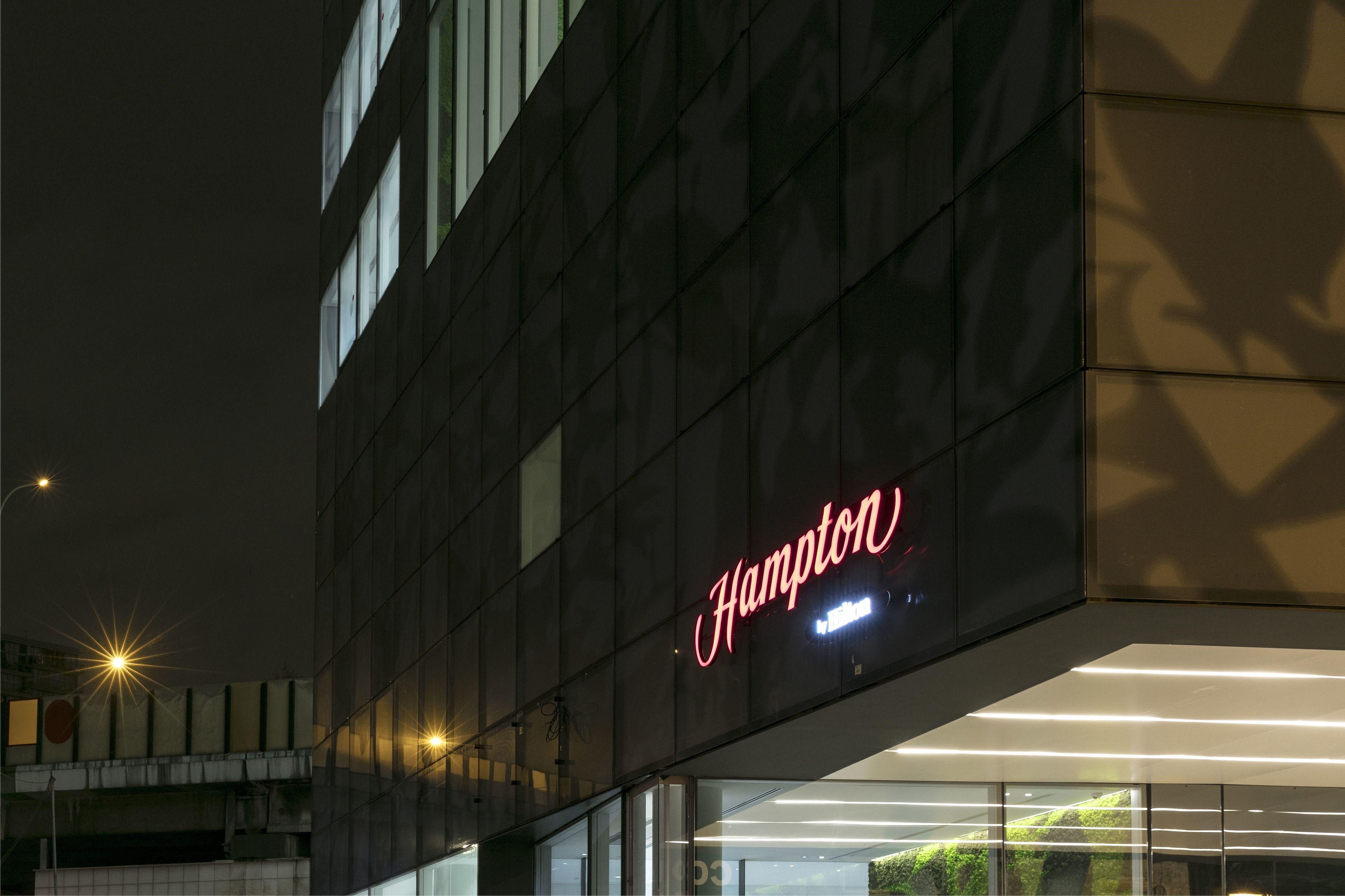 Hampton By Hilton Paris Clichy Hotel Ngoại thất bức ảnh