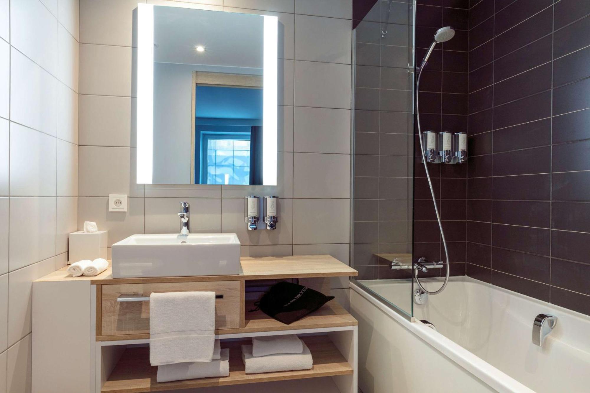 Hampton By Hilton Paris Clichy Hotel Ngoại thất bức ảnh